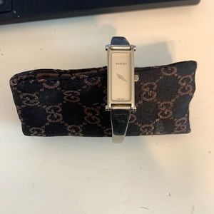 Gucci 1500L bangle watch